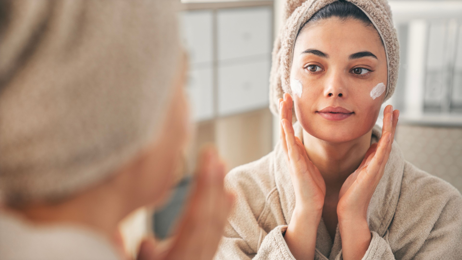 Daily facial care in the mirror